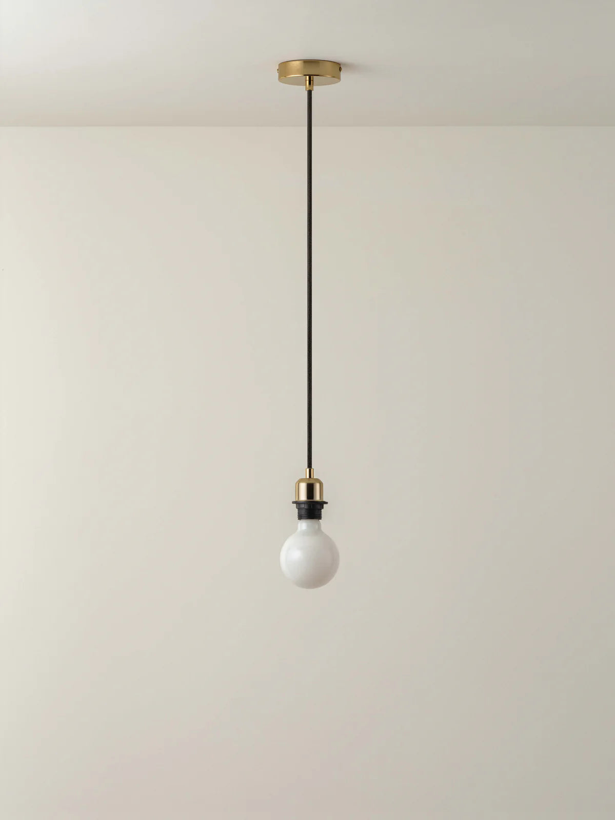 Pendant light with a white bulb - Loom Collection