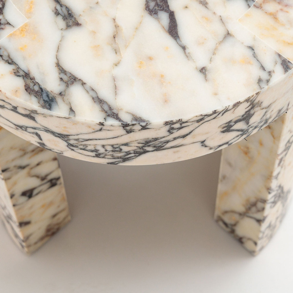 Arno Round Side Table - Calacatta Viola - Side Tables Loom Collection Loom Collection Dubai