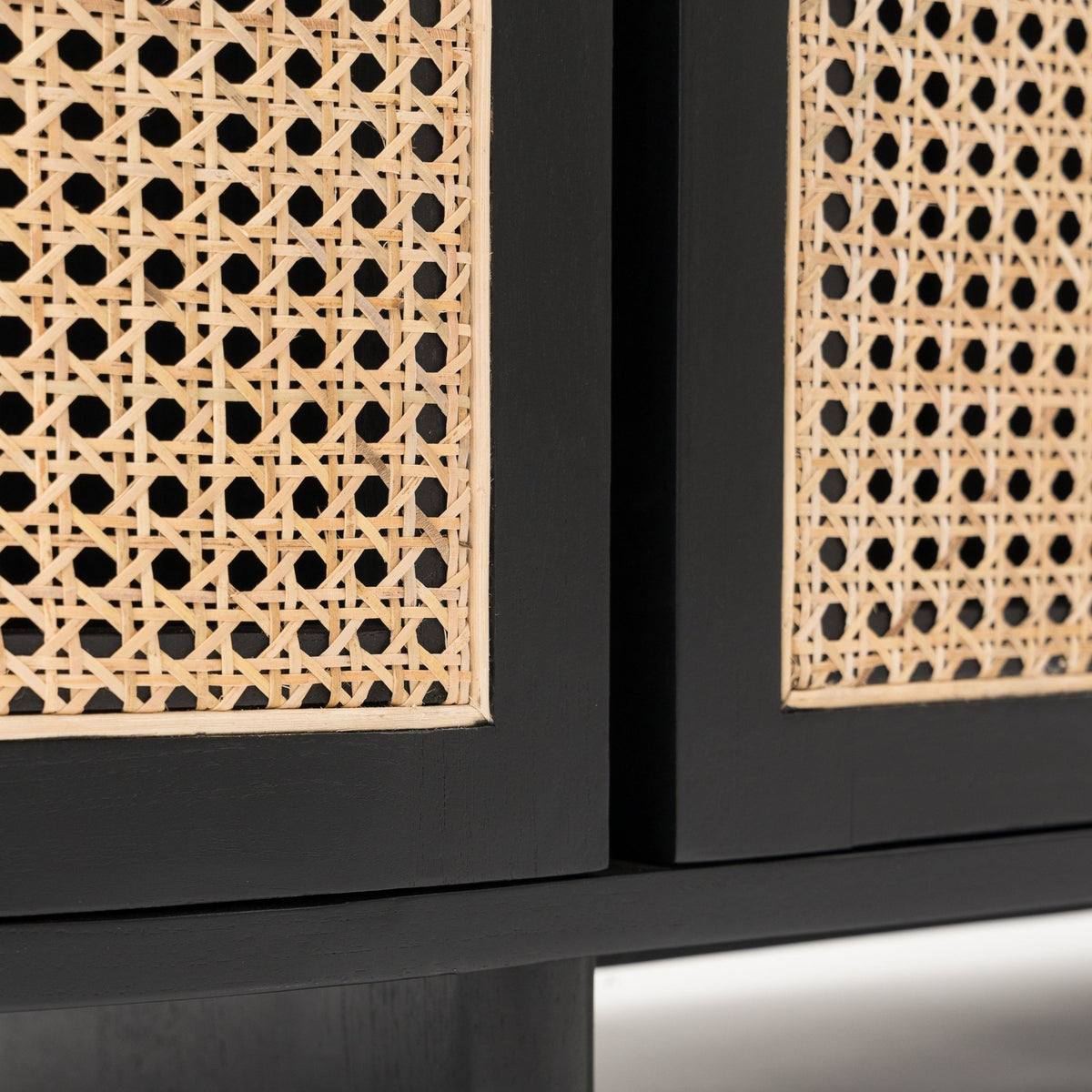 Cali Entertainment Unit - Black