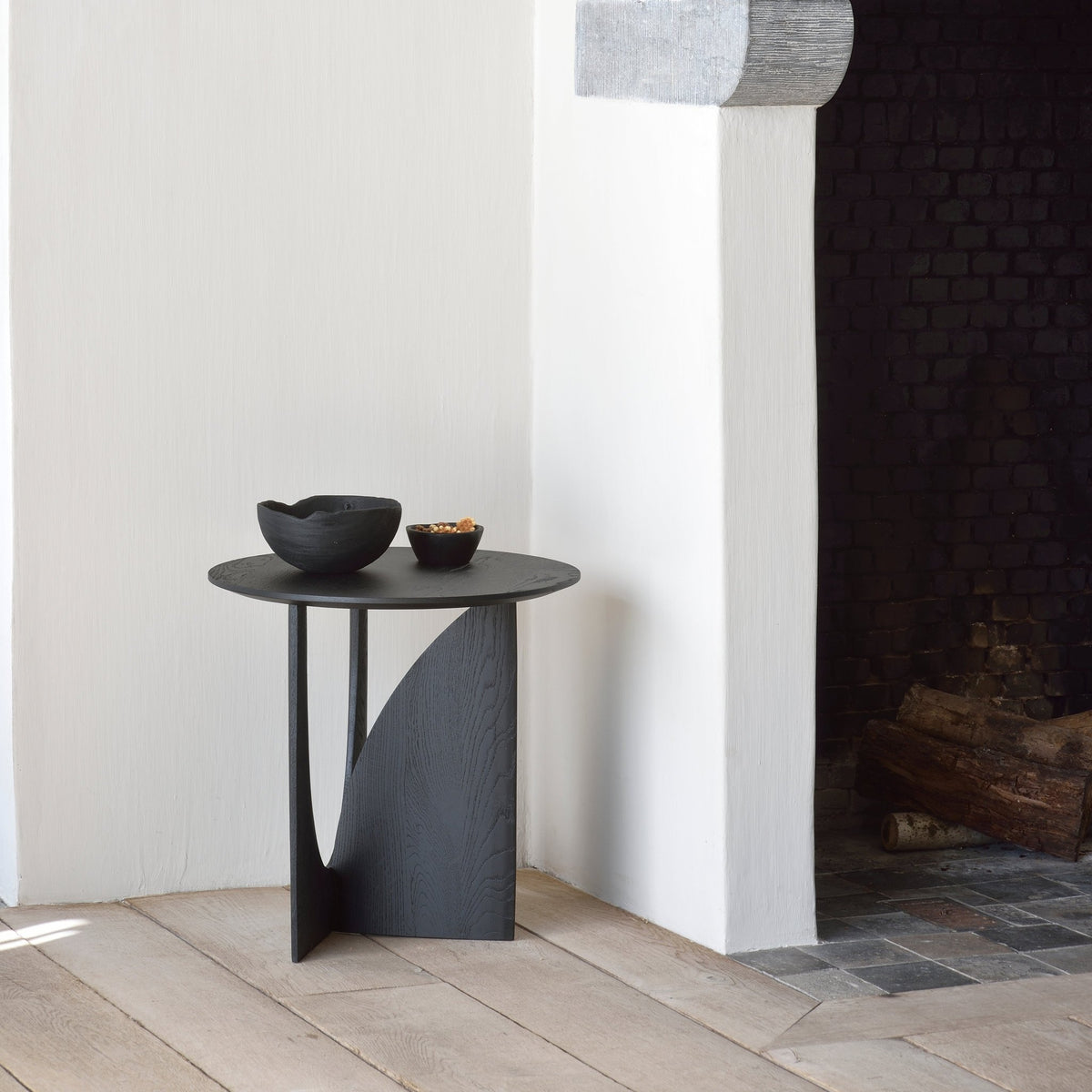 Geometric Side Table - Varnished Oak - Black