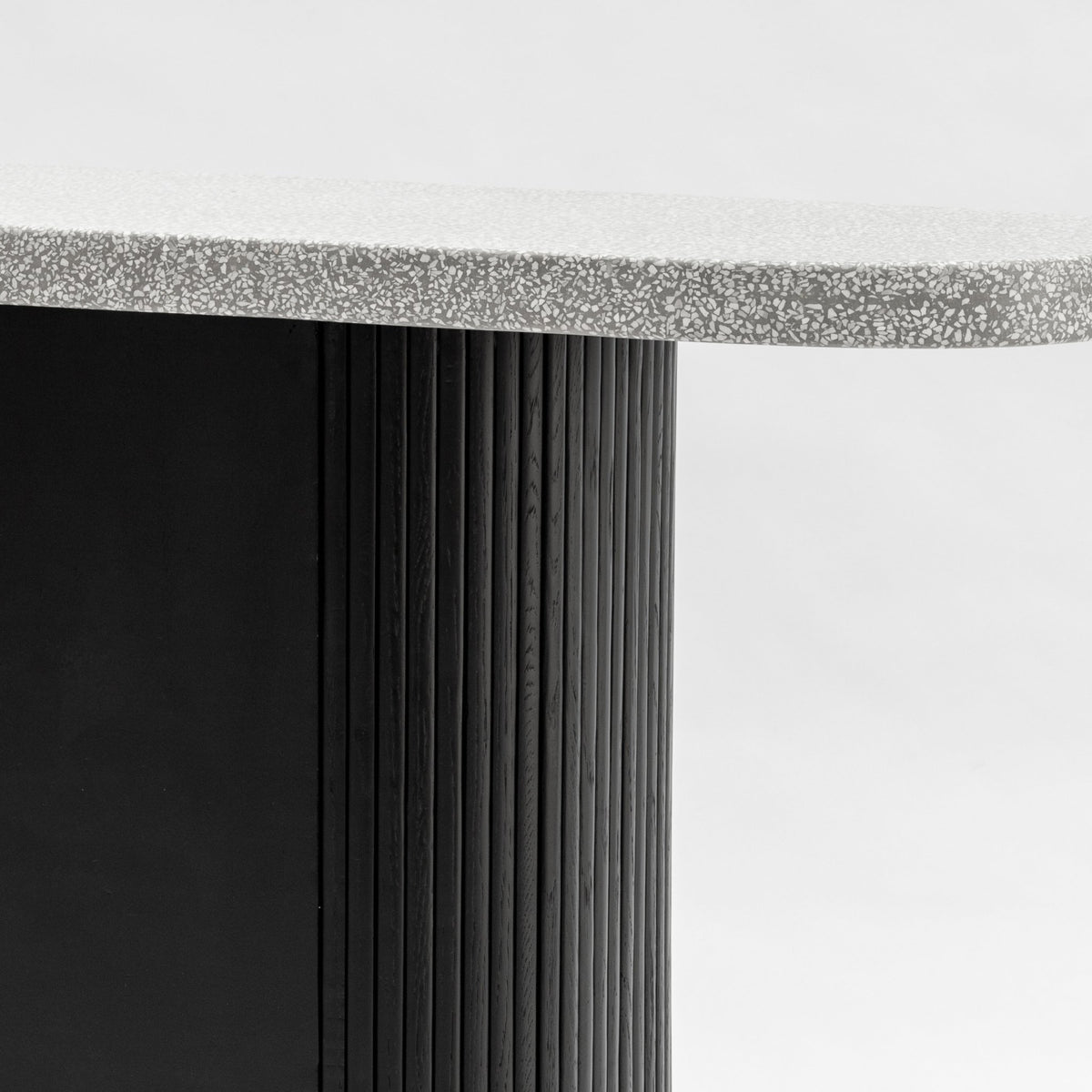 Gion Console 140 - Black & Warm Grey