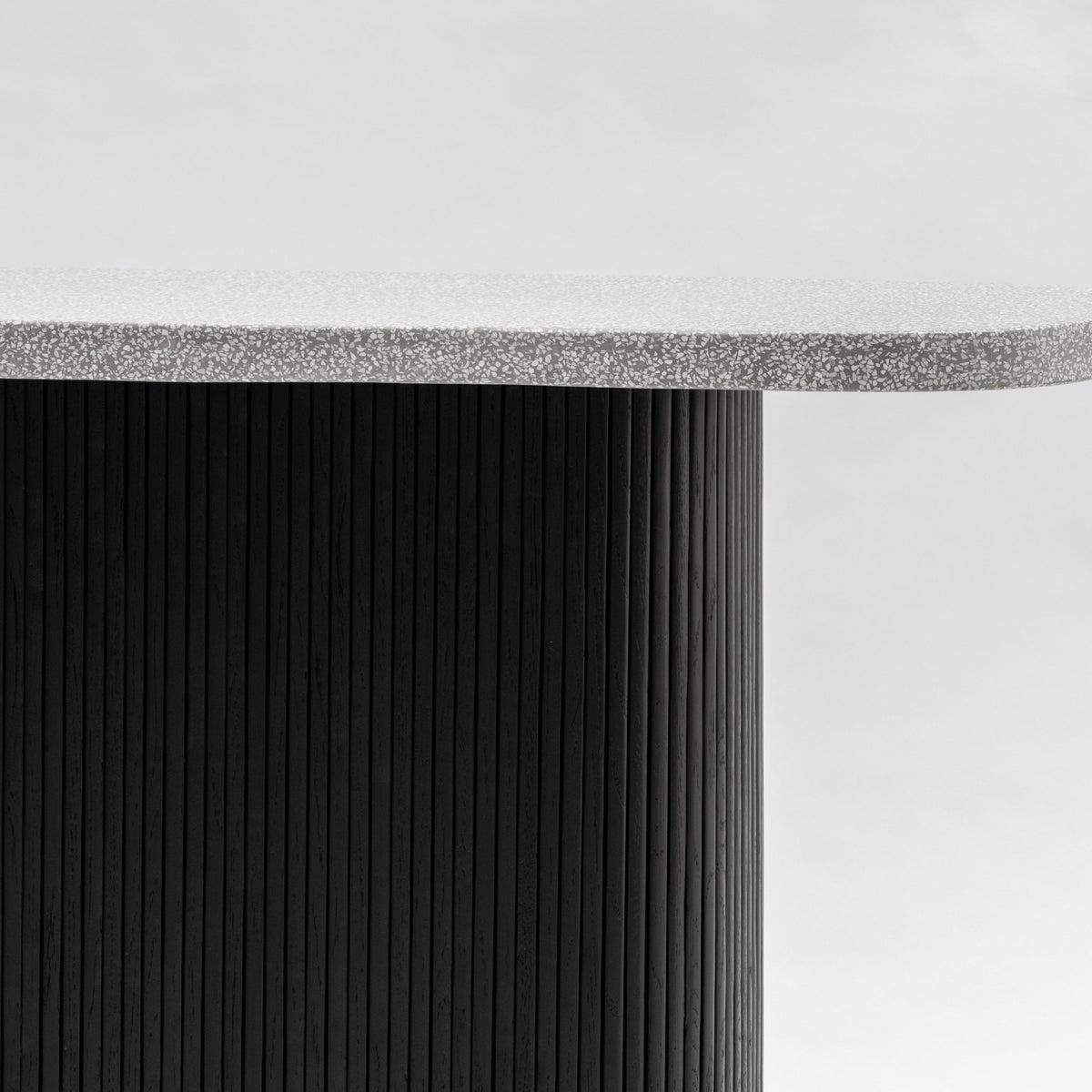 Gion Console 140 - Black & Warm Grey