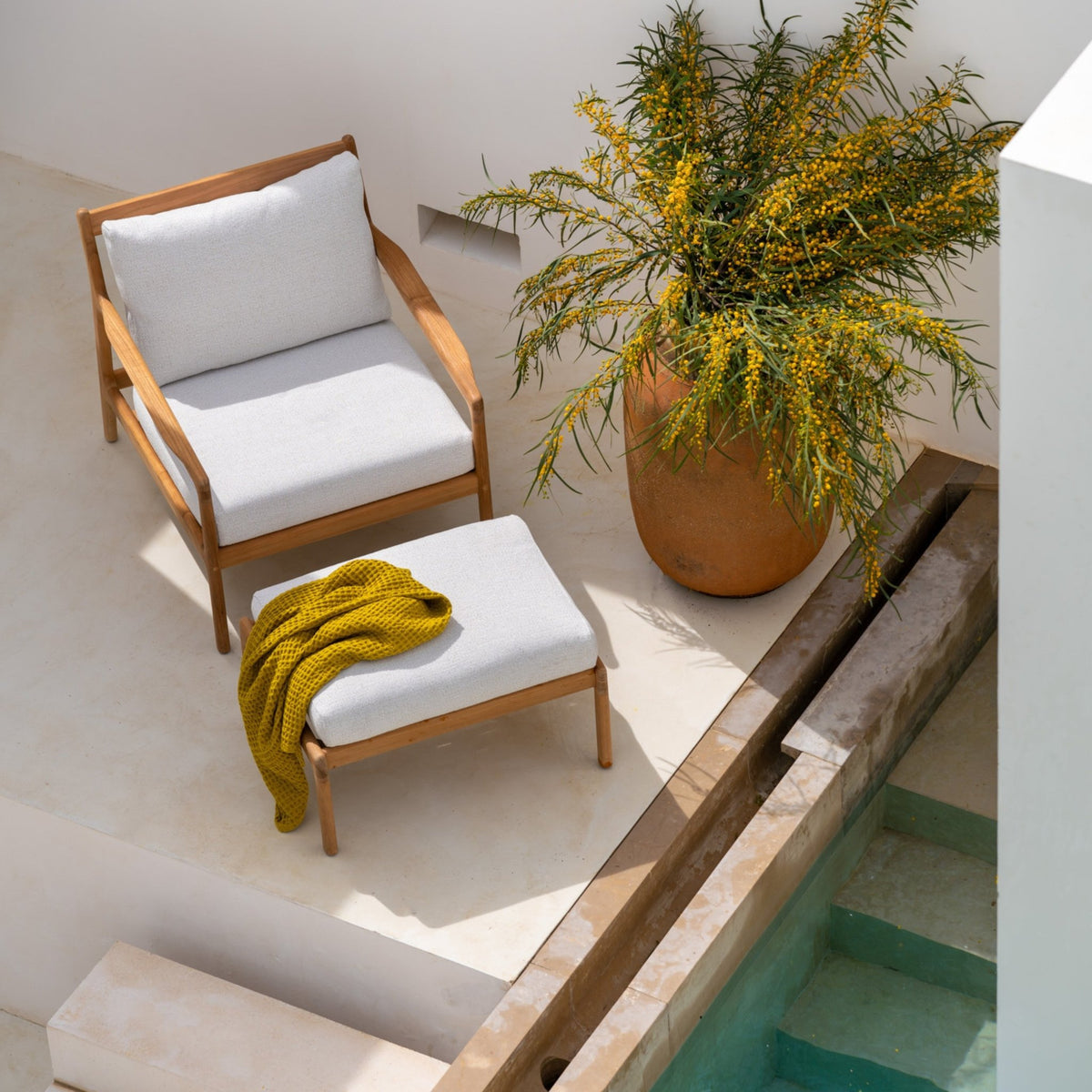 Jack Outdoor Lounge Chair - Off White - Outdoor Occasional Chairs Ethnicraft Loom Collection Dubai