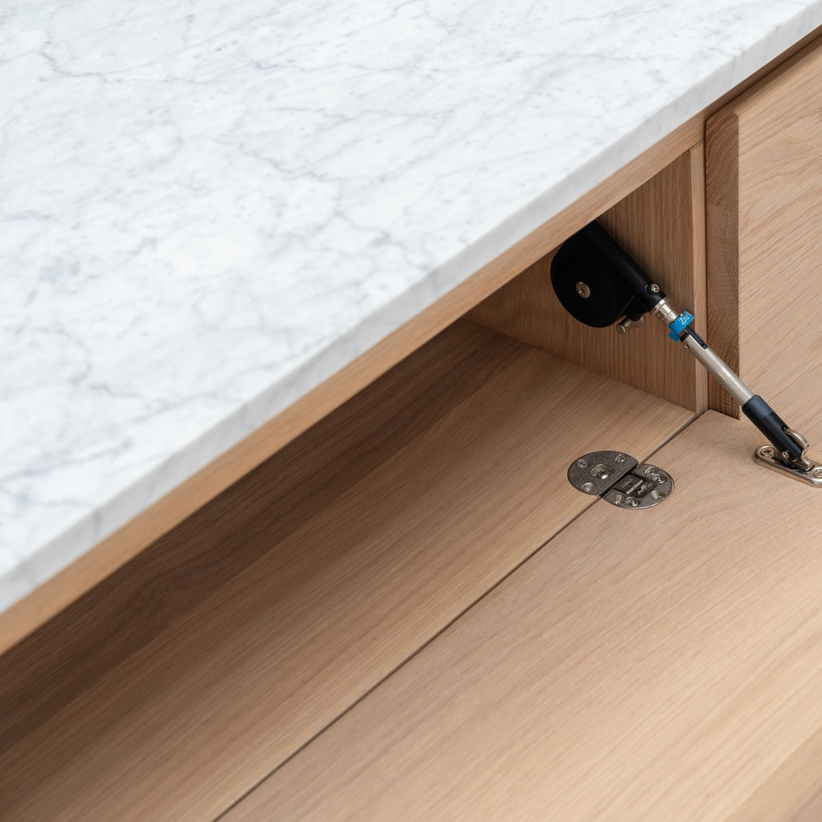 Kami 220 Entertainment Unit - Blonde Oak & Bianca Carrara - TV and Entertainment Units Tolv Loom Collection Dubai