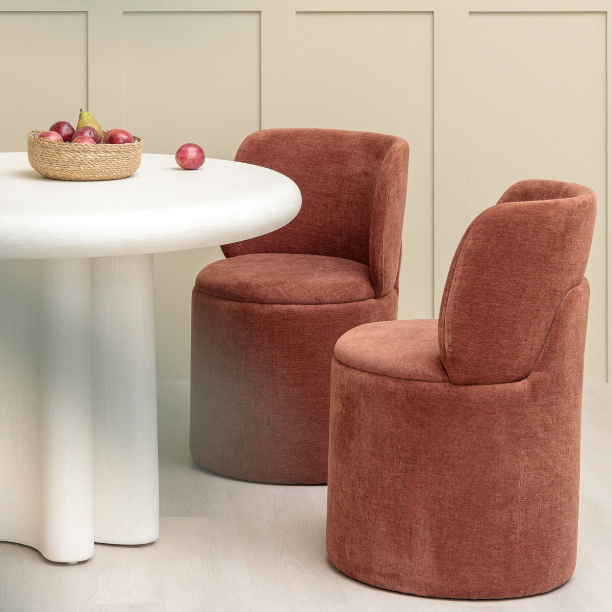 Kaolin Dining Table - Round Dining Tables Loom Collection Loom Collection Dubai