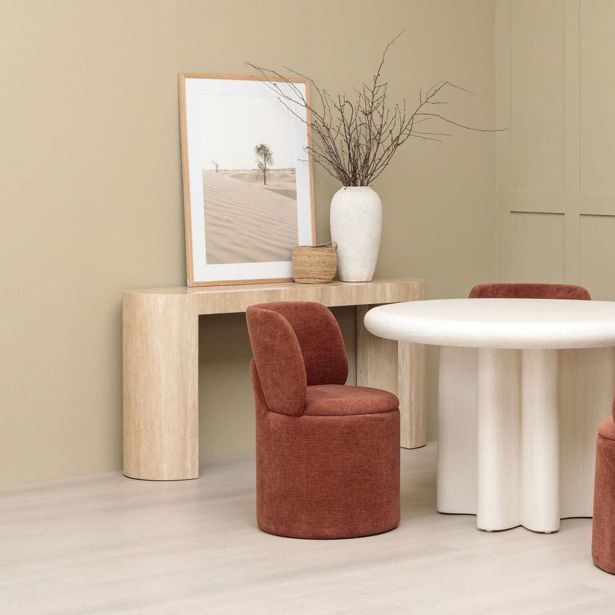 Kaolin Dining Table - Round Dining Tables Loom Collection Loom Collection Dubai