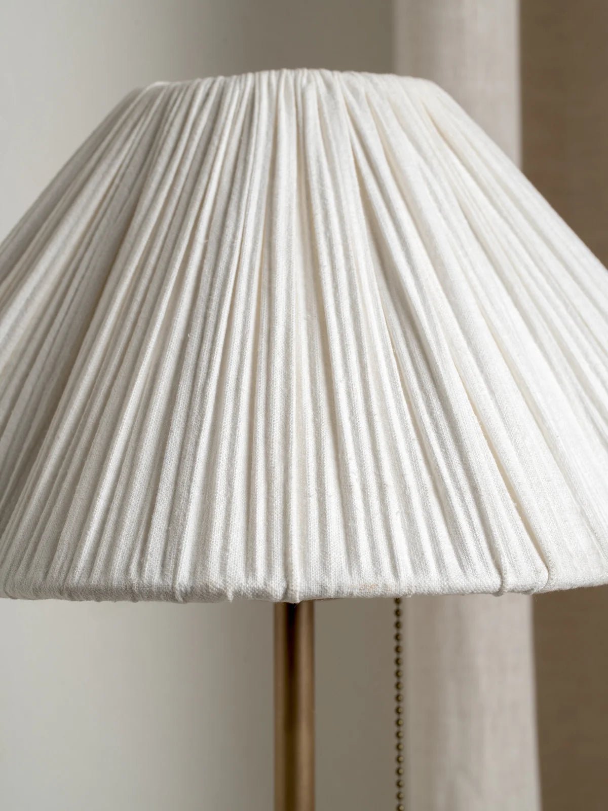 Lindi - Aged Brass And Scalloped Linen Table Lamp - Table Lamps Lights&Lamps Loom Collection Dubai