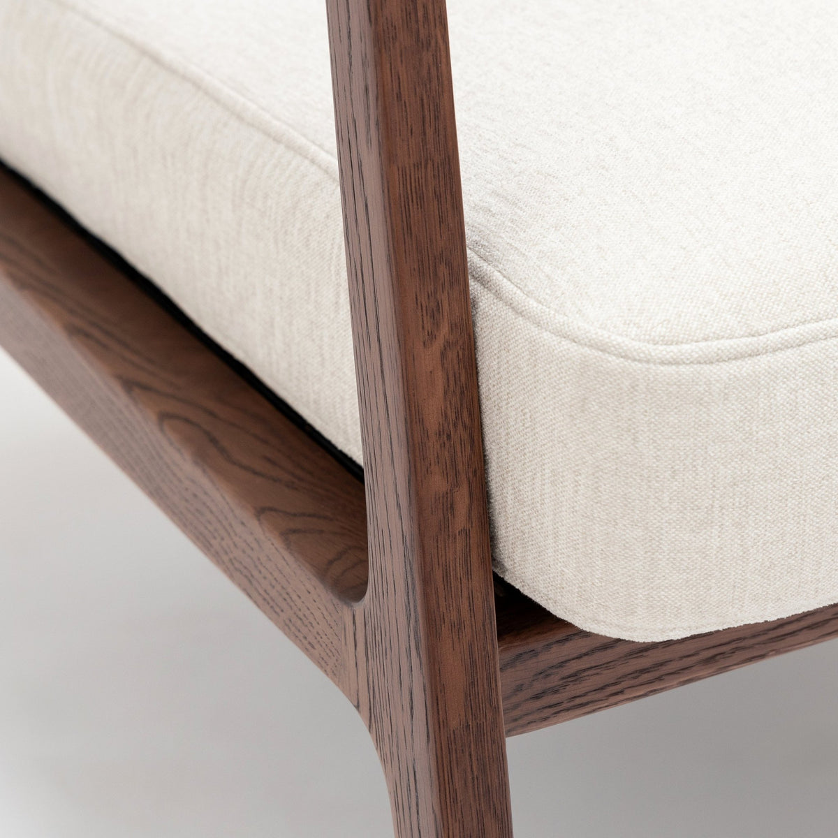 Nysse Armchair - Espresso Oak & Macadamia