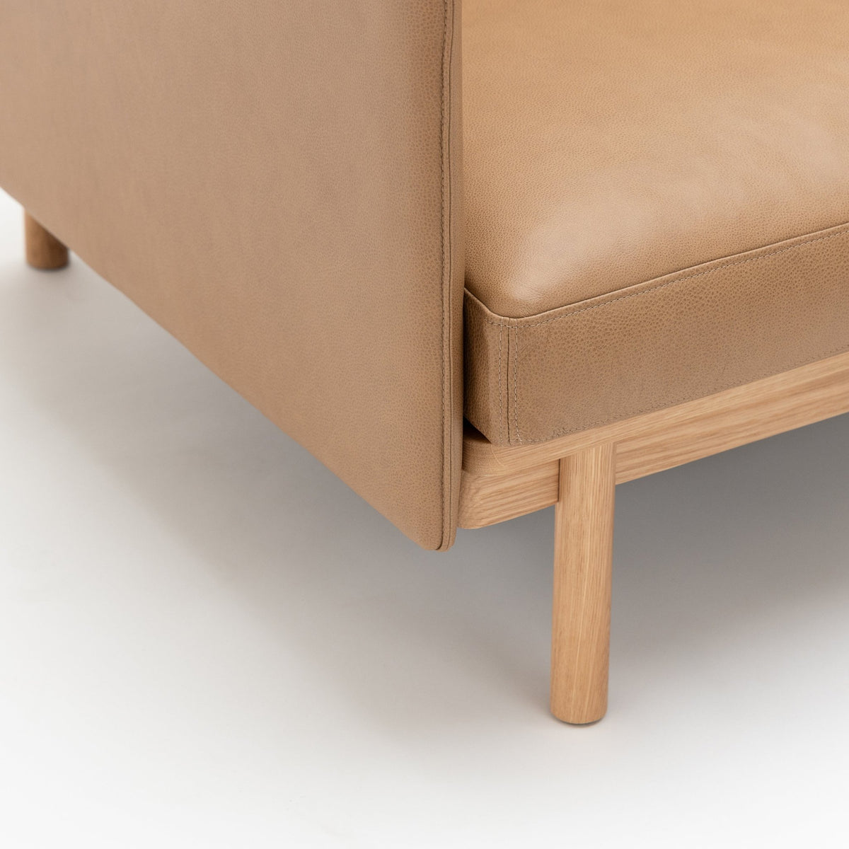 Pensive Chair - Light Oak & Pecan Leather