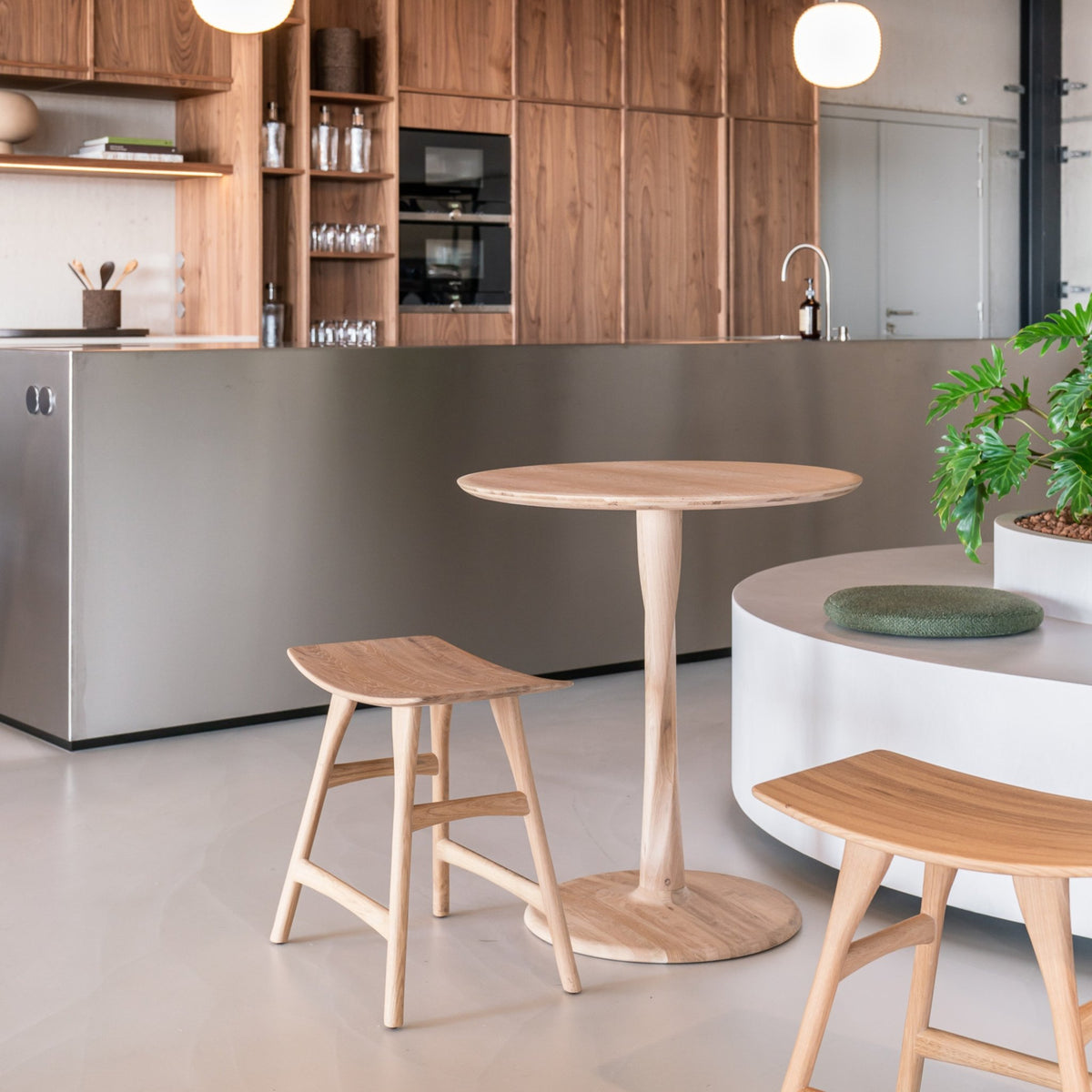 Torsion Round Dining Table - Oak