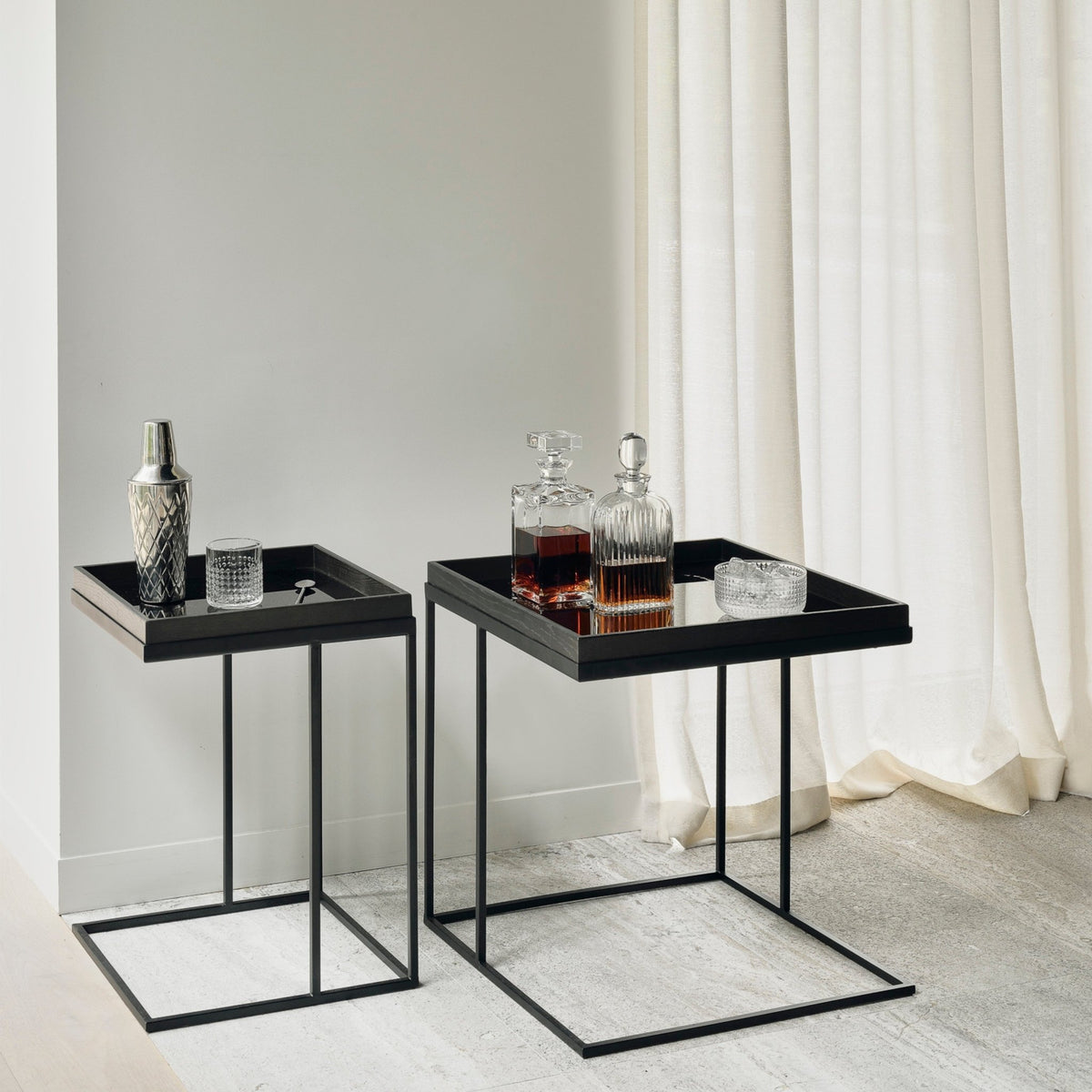 Tray Side Table - Varnished Wood - Black - Square