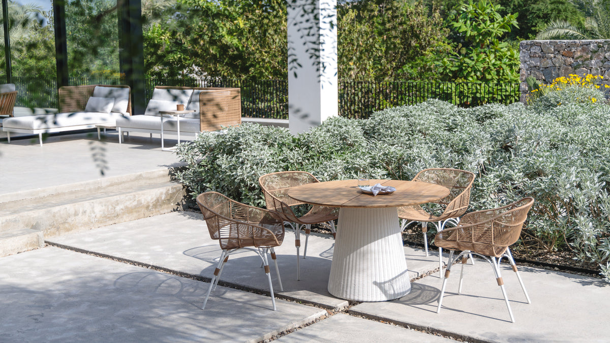 Outdoor Dining.