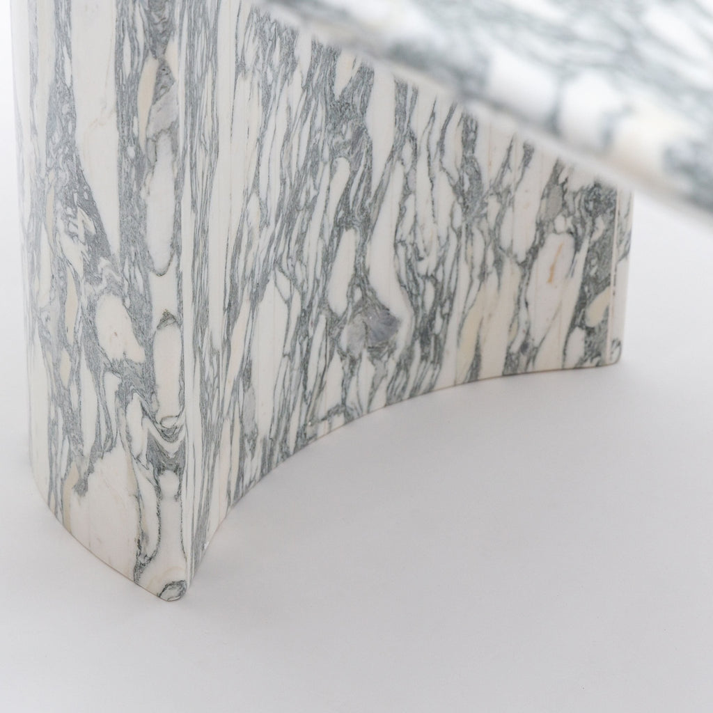 Amiri Dining Table - Arabescato Marble - Oval Dining Tables Loom Collection Loom Collection Dubai