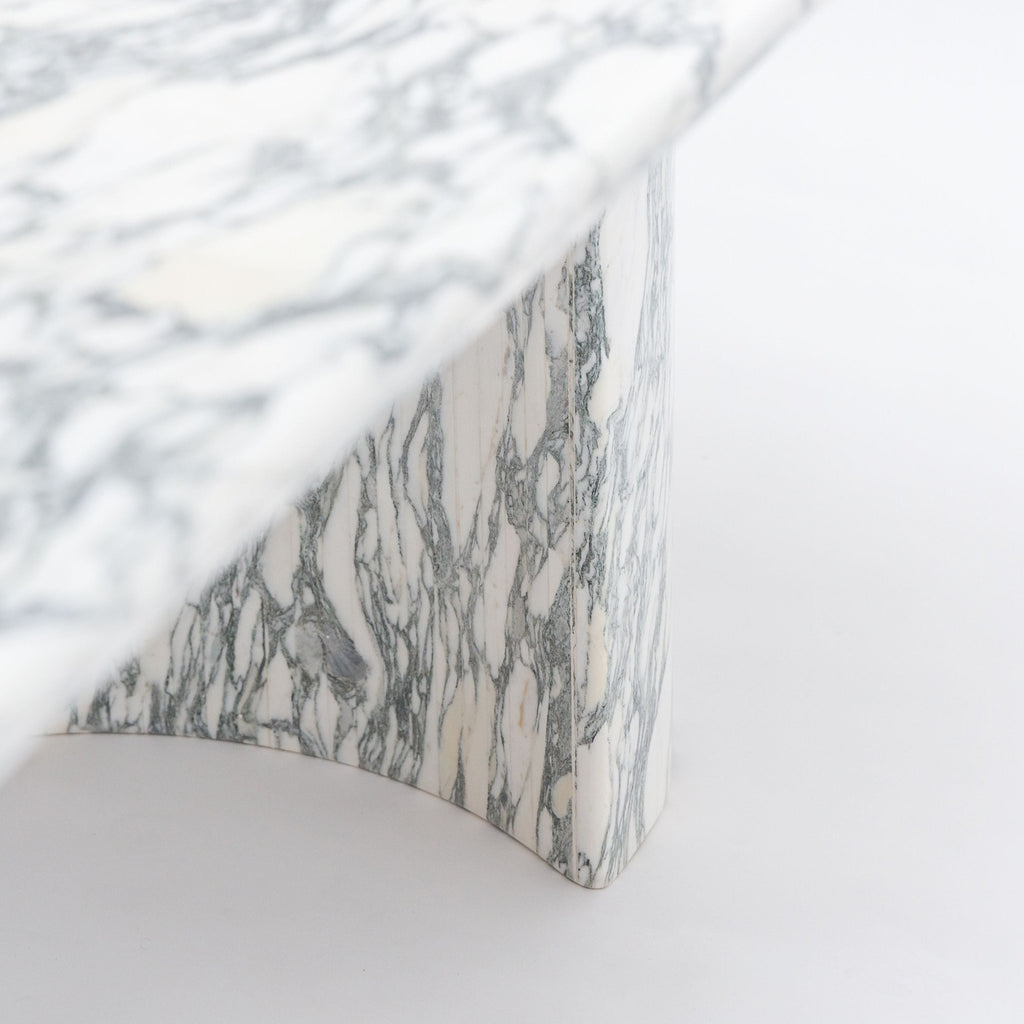 Amiri Dining Table - Arabescato Marble - Oval Dining Tables Loom Collection Loom Collection Dubai