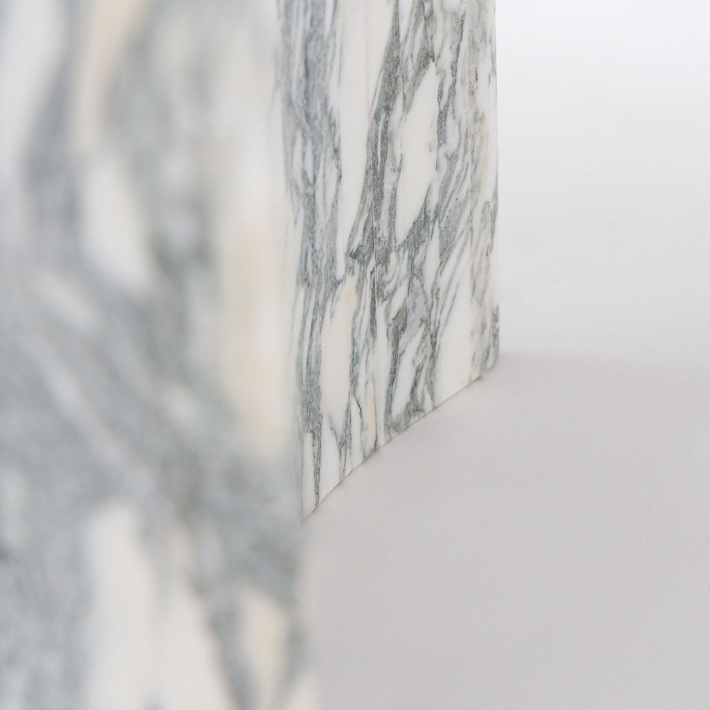 Amiri Dining Table - Arabescato Marble - Oval Dining Tables Loom Collection Loom Collection Dubai