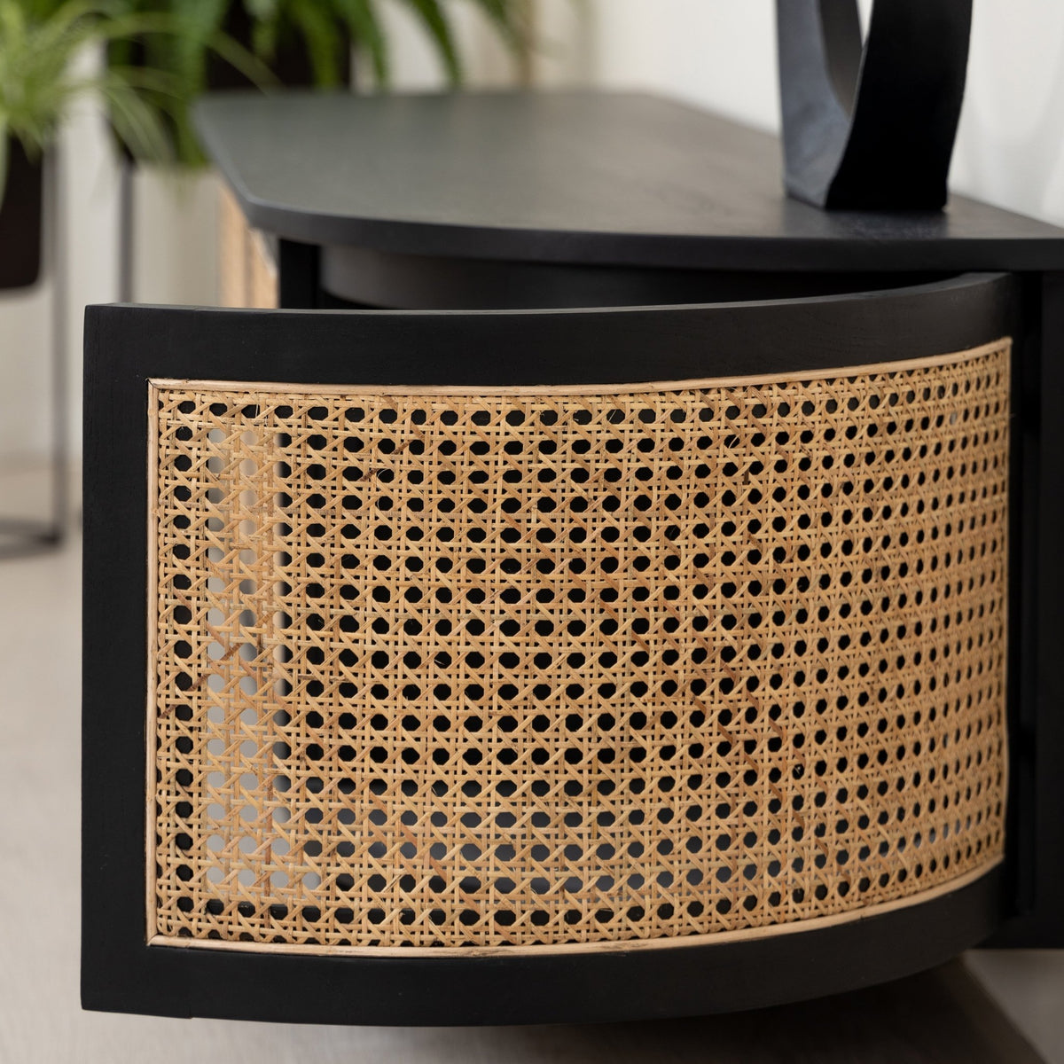 Cali Entertainment Unit - Black