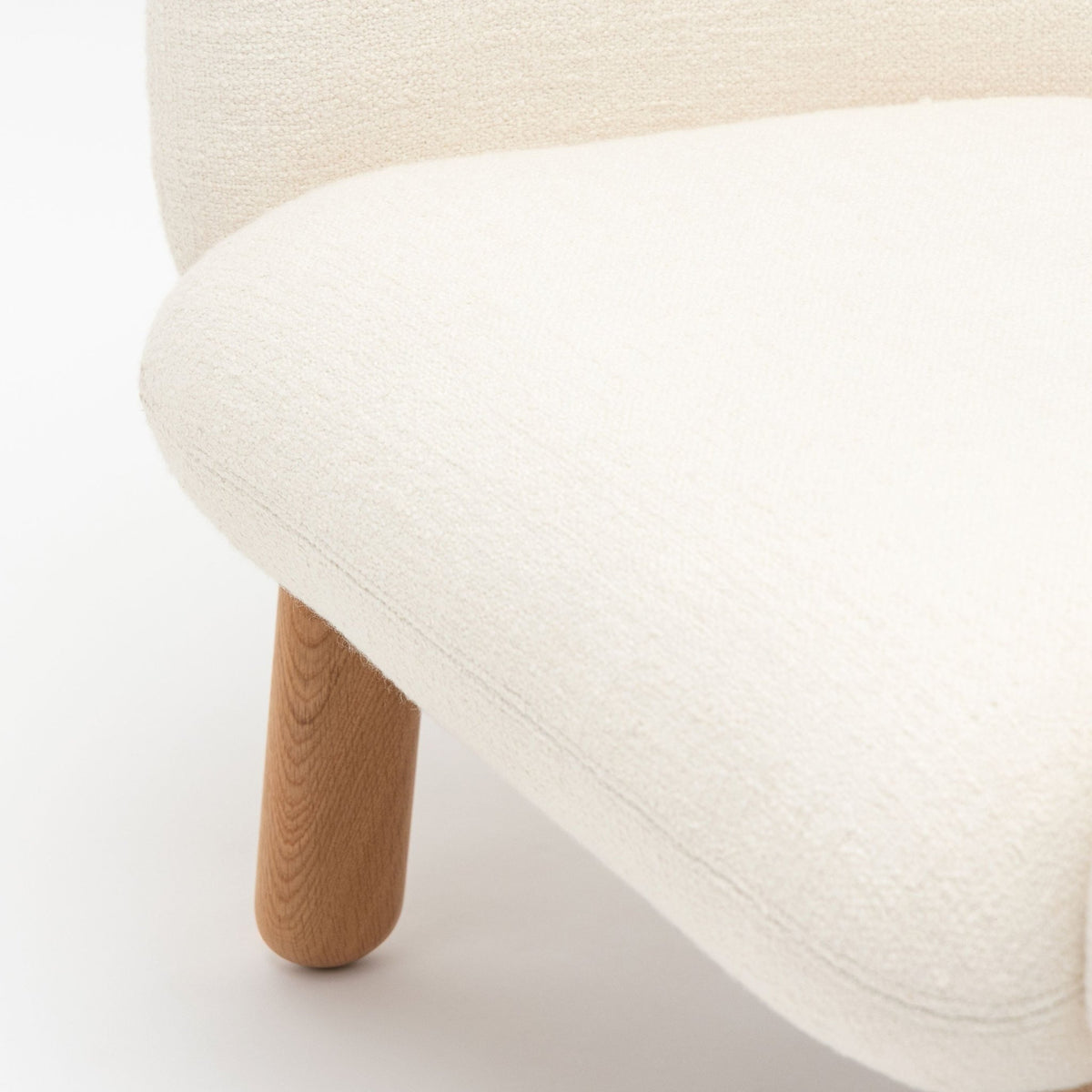 Copal Chair - Light Oak & Cobbler Panna Cotta - Accent Chairs Tolv Loom Collection Dubai