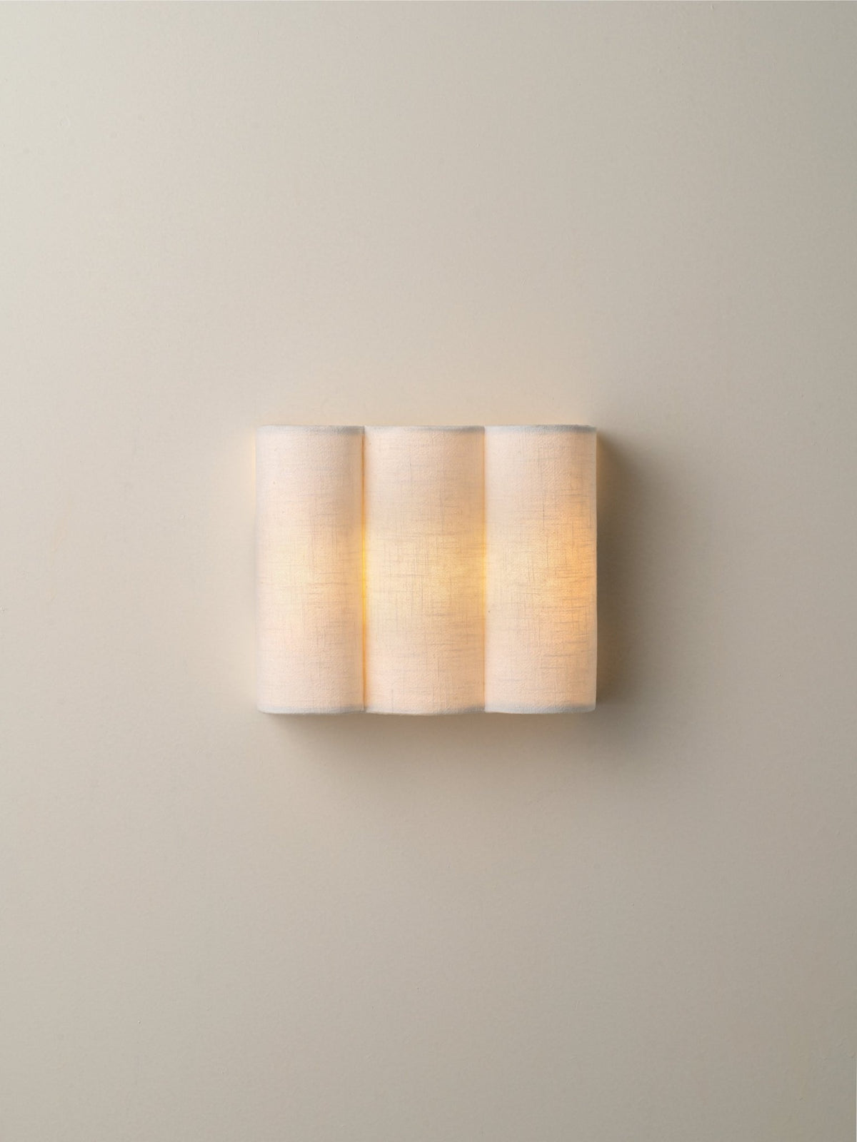 Folia - Scalloped Natural Linen Wall Light