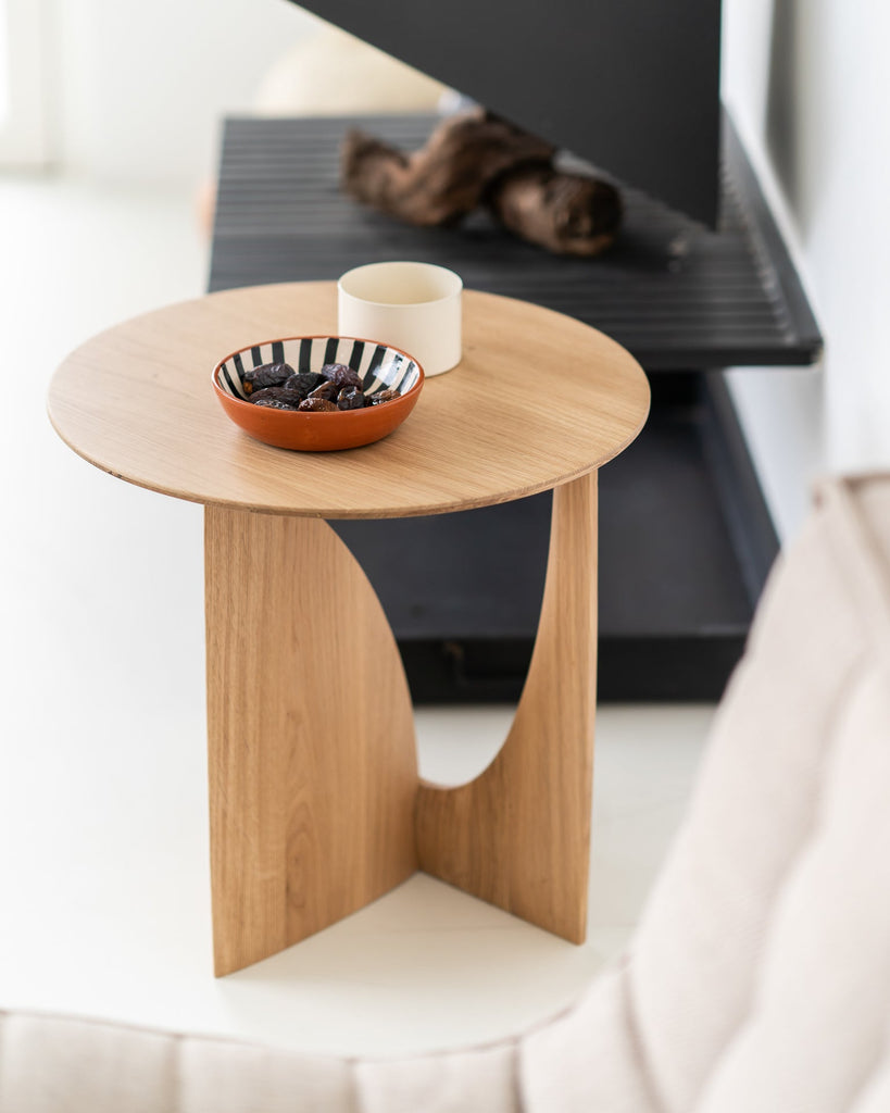 Geometric Side Table - Varnished Oak - Round - Loom Collection