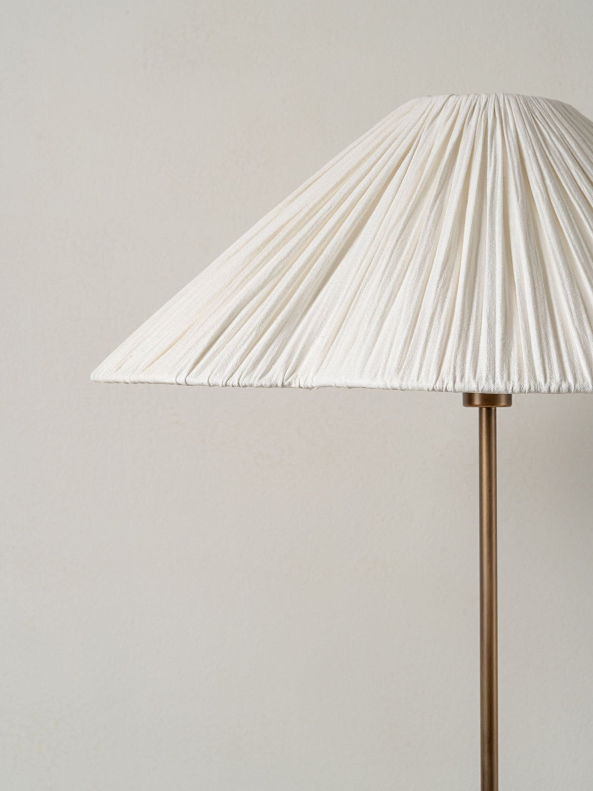 Lindi - Aged Brass And Linen Scalloped Floor Lamp