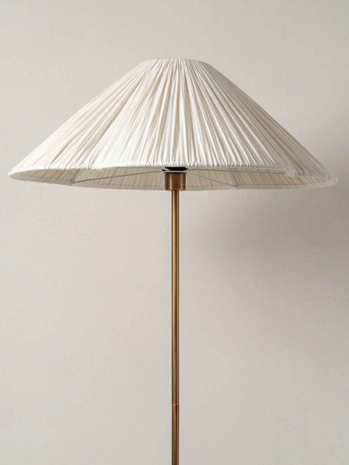 Lindi - Aged Brass And Linen Scalloped Floor Lamp
