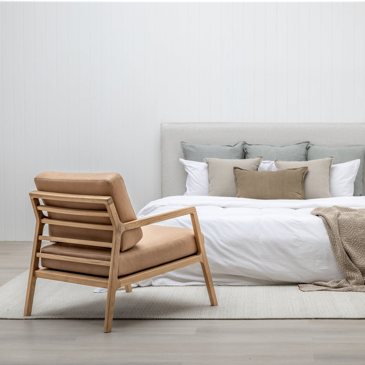 Nysse Armchair - Light Oak & Pecan Leather
