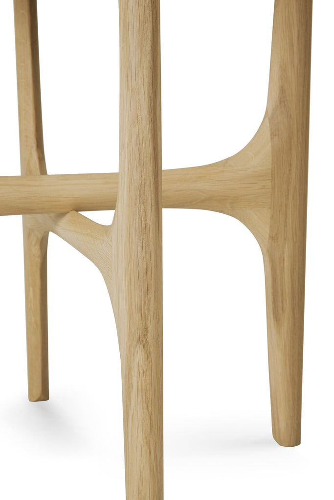 Pi Side Table - Varnished Oak - Round - Loom Collection