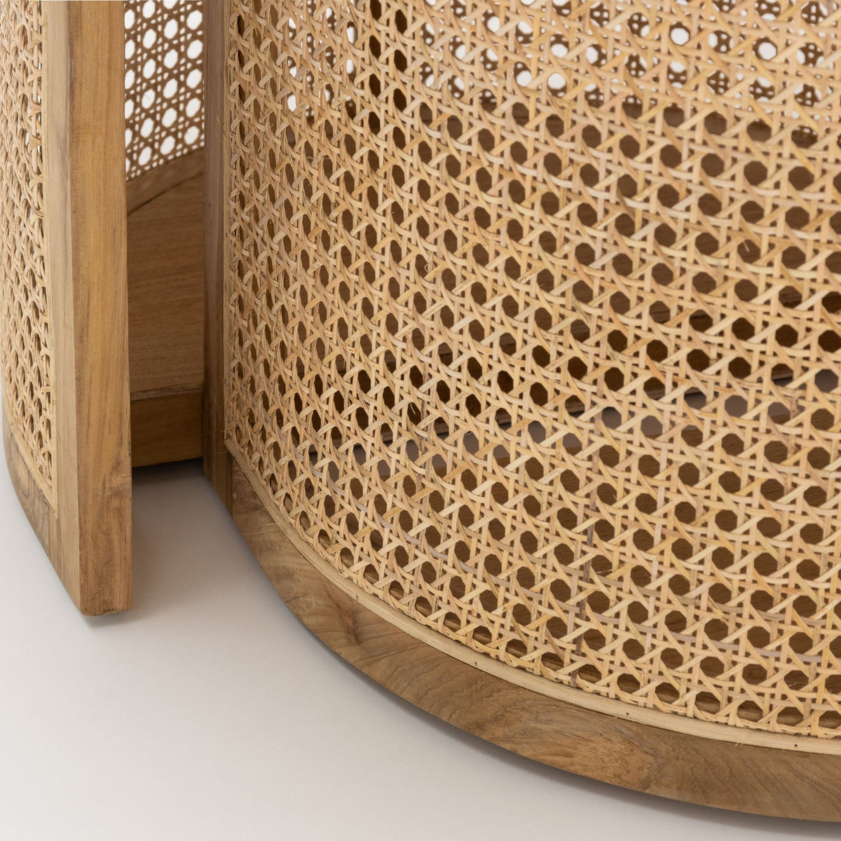 St Martin - Round Table - Natural - Round Dining Tables Loom Collection Loom Collection Dubai