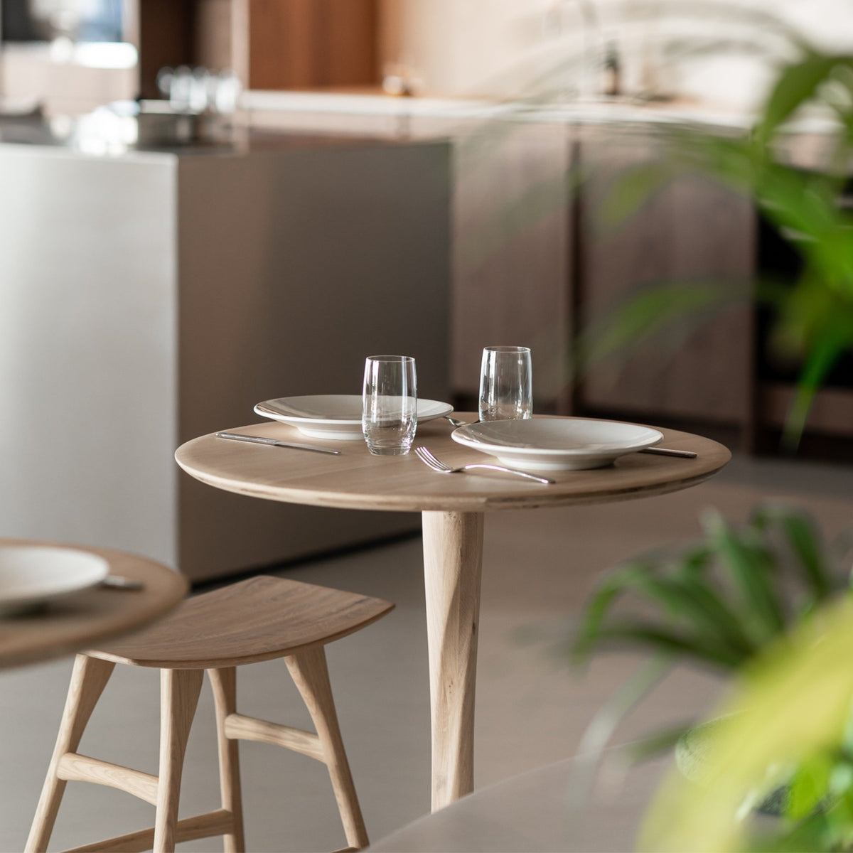 Torsion Round Dining Table - Oak