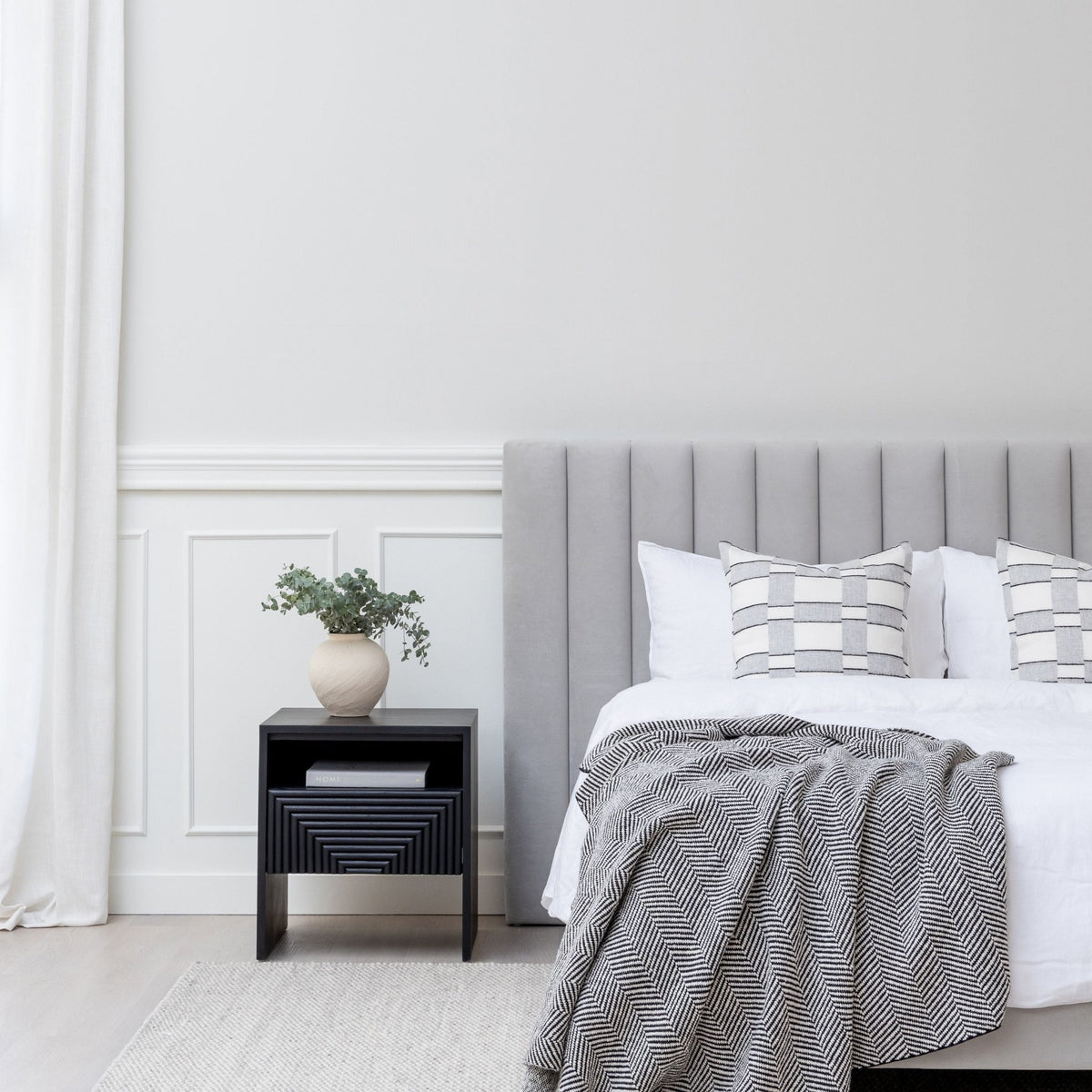 Verona Bedside Table - Black - Nightstands Loom Collection Loom Collection Dubai